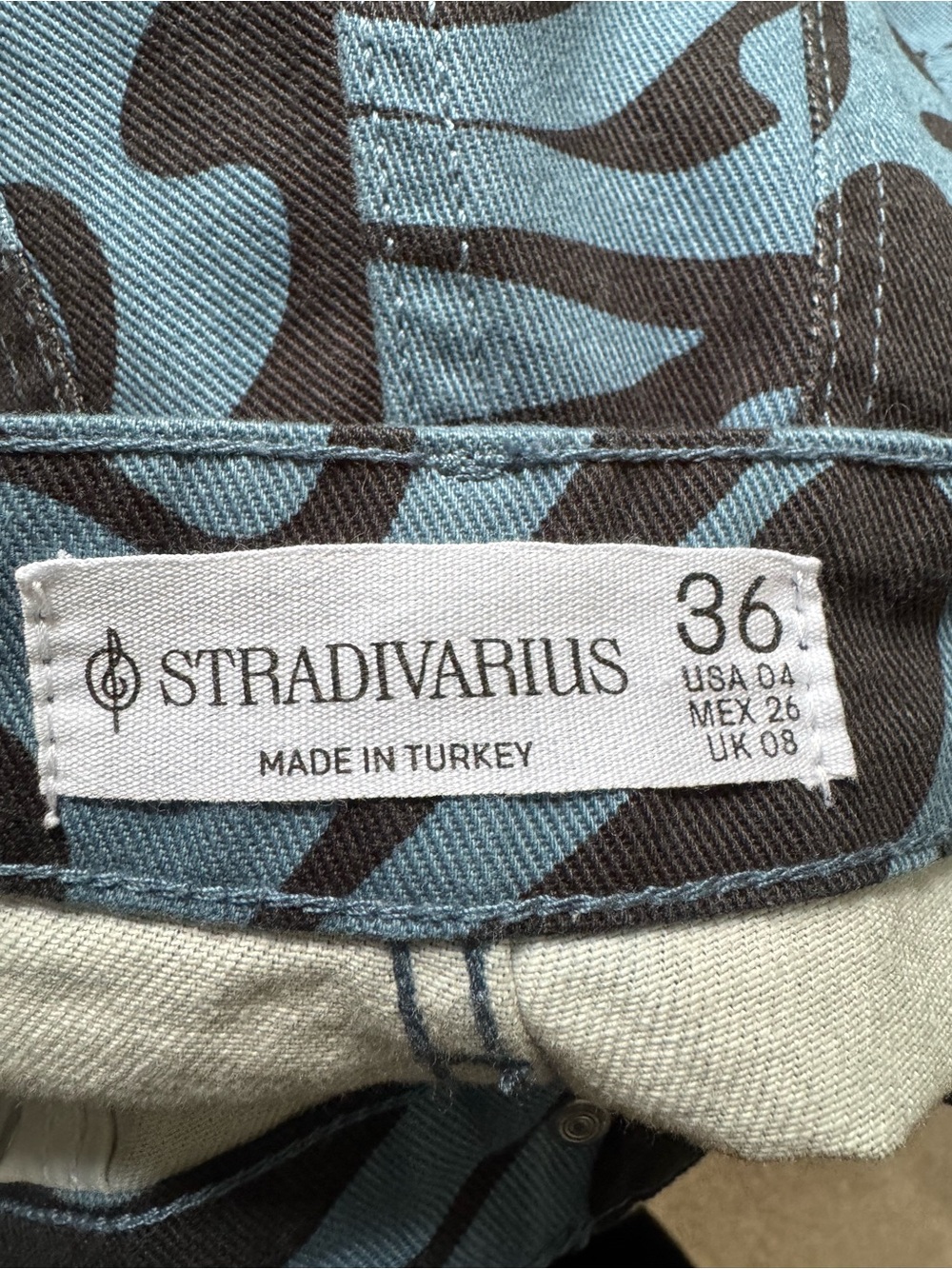Stradivarius Abstract Print Wide Leg Jeans - Picture 7 of 7